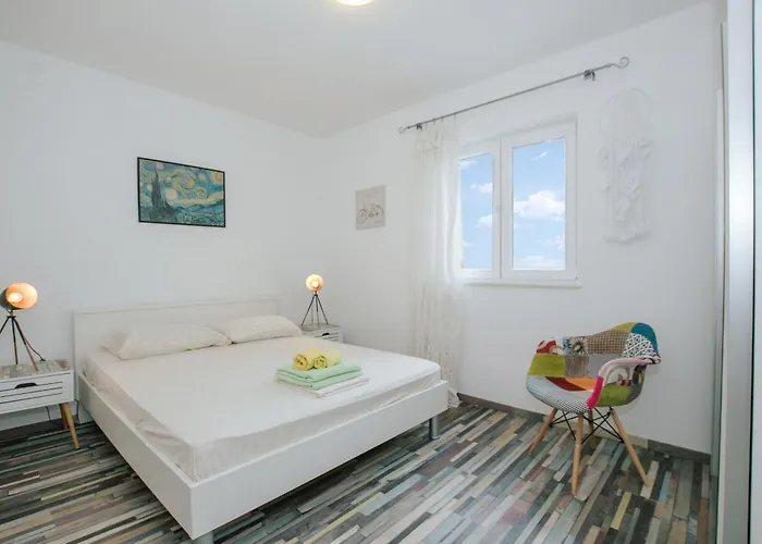 With Parking Space - 25102 Apartment Trogir