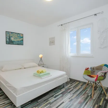 With Parking Space - 25102 Apartmán Trogir